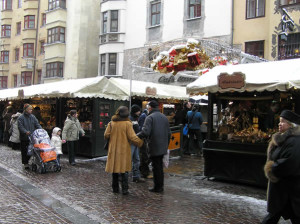 Mercado de Natal em Insbruque, Áustria. Autor e Copyright Liliana Ramerini