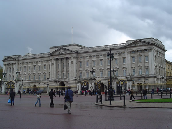 O Palácio De Buckingham: A Residência Da Rainha Isabel II Em Londres ...