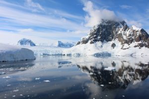 A baía com a geleira, Lemaire Channel, Antártida. Autor e Copyright Marco Ramerini