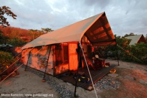 Tendas de safari, Kuata, Ilhas Yasawa, Fiji. Autor e Copyright Marco Ramerini