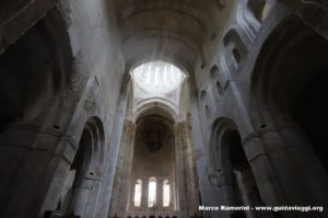 Interior, Catedral de Alaverdi, Geórgia. Autor e Copyright Marco Ramerini