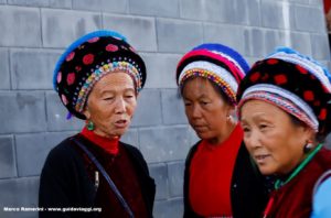 Mulheres, Zhoucheng, Yunnan, China. Autor e Copyright Marco Ramerini .