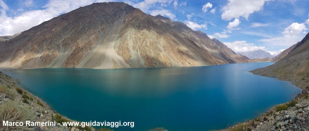 O Lago Satpara perto de Skardu, Baltistão, Paquistão. Autor e Copyright Marco Ramerini