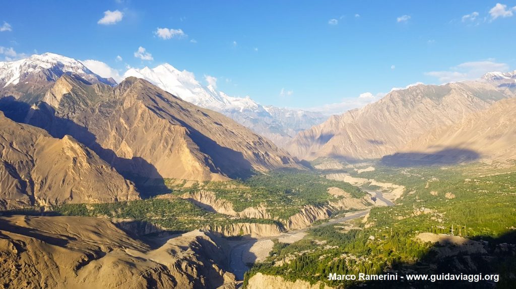 O vale de Hunza com o Rakaposhi. Paquistão. Autor e Copyright Marco Ramerini