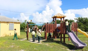As escorregas, Glintons Primary School, Bahamas. Autor e Copyright Marco Ramerini.