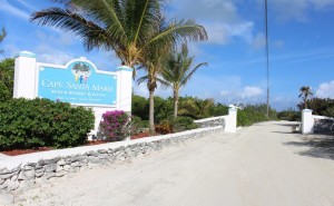 A entrada para o Cape Santa Maria Beach Resort, Long Island, Bahamas. Autor e Copyright Marco Ramerini